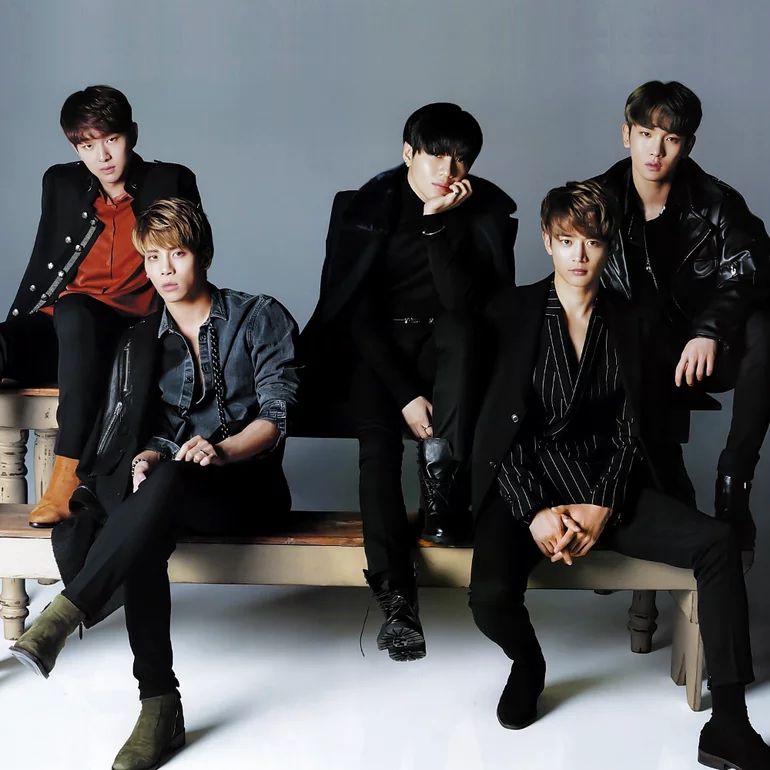 SHINEE